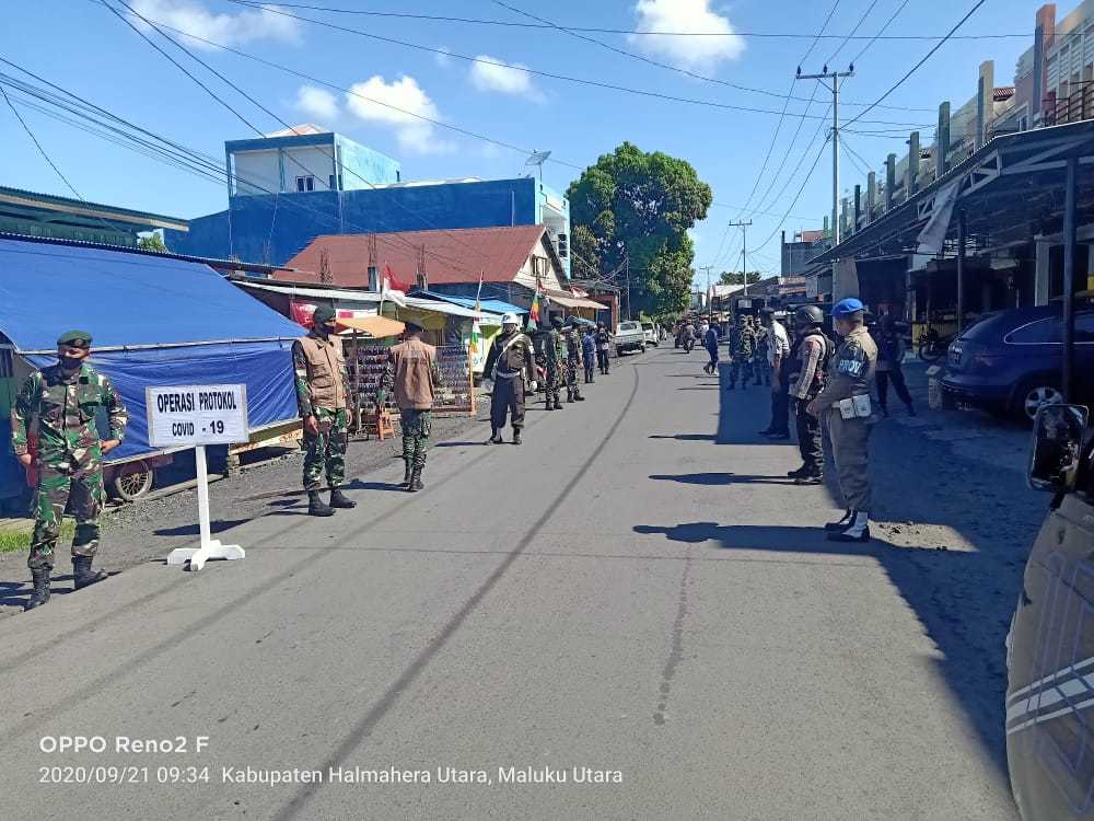 Satgas Yonarmed 9 Kostrad Membantu Pemda Halut dalam Rangka Penerapan Operasi Protokol Covid-19