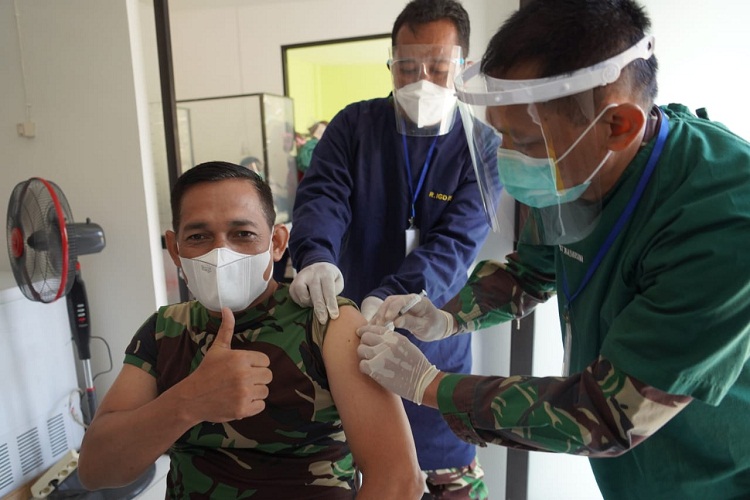 170 Prajurit Wijayakusuma Divaksin Dosis Pertama di Rumkit TK III 04.06.01 Wijayakusuma