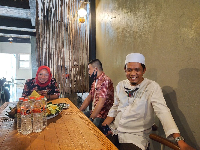 Kejutan Nasi Tumpeng Membuat Kaget Ketua DPW Kamijo Kalbar