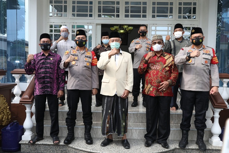 Sowan Sesepuh, Kapolresta Tangerang Silaturahmi ke Tokoh Masyarakat Cikupa Kab. Tangerang