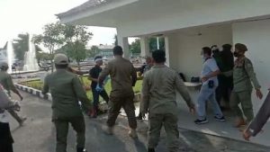 Tolak Akan Kenaikan BBM, Sejumlah Mahasiswa Diamankan