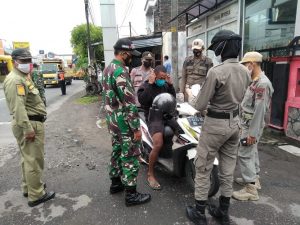 Koramil 08/Baki Bersama Polsek Baki dan Satpol PP Kec. Baki Menggelar Operasi Yustisi