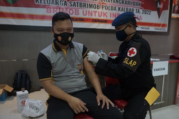Satbrimob Polda Kalbar Kembali Gelar Pemberian Vaksin Dosis Ketiga (Booster) kepada Seluruh Personel