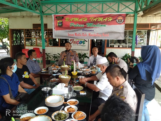 Ramah Tamah dengan Insan Media, Kapolres Madina Mensosialisasikan Hadiah Tiket Umroh buat Warga Madina