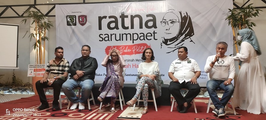 Ratna Sarumpaet Donasi Sebagai Keuntungan Penjualan Buku 'Aku Bukan Politikus' ke KSJ