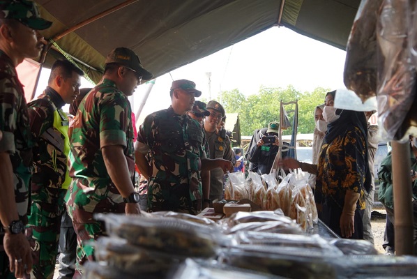 2000 Pohon Mangrove Ditanam oleh Peserta Sail dan Touring Sekeseler Siliwangi