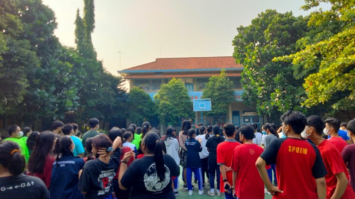 Wujud Tanggung Jawab Babinsa dalam Pencegahan Penyakit dengan Cek Prokes