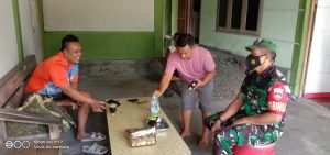 Babinsa Saradan Menghimbau Warga Waspadai Gejala Virus PMK pada Ternak