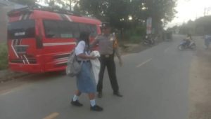 Kegiatan Pengaturan Lalu Lintas di SMA Negeri 1 Tigabinanga, Rabu (20/09/2023), (Foto: SK/AL)