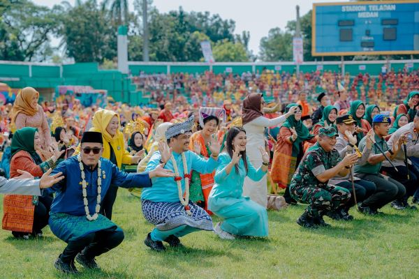 Tarian Multietnis 10.000 Pahlawan Tanpa Tanda Jasa Medan Pecahkan Rekor Muri
