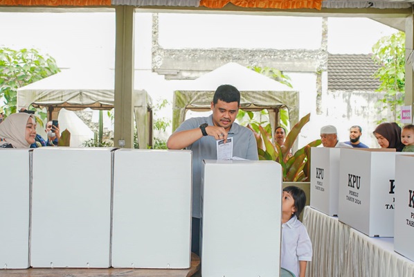 Bobby Nasution dan Kahiyang Ayu Menggunakan Hak Suaranya pada Pilpres 2024