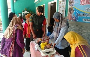 Serda Agis Eka Bersama Kader Posyandu Mendampingi Posyandu Balita