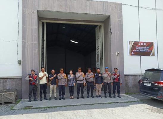 Ketua KPU Medan Meninjau Logistik Pilkada Walikota–Wakil Walikota Medan