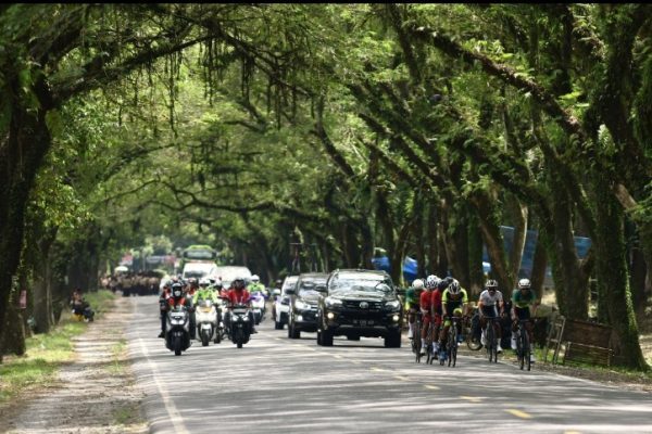 Sebanyak 26 Atlet Cabor Balap Sepeda Road Race Menaklukan Jalan Lintas Sergai-Parapat