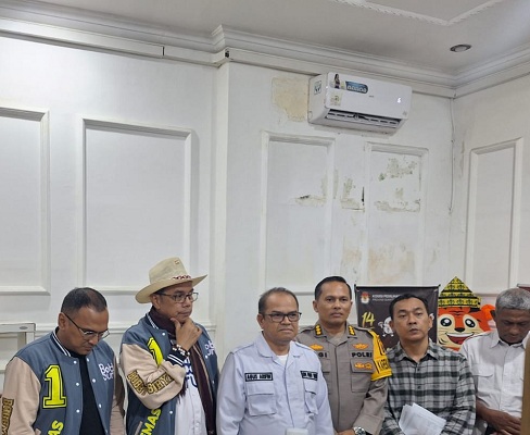 KPU Provinsi Sumut Menggelar Konferensi Pers Mengenai Pemungutan Suara Terkait Adanya Kendala Akibat Banjir dan Longsor
